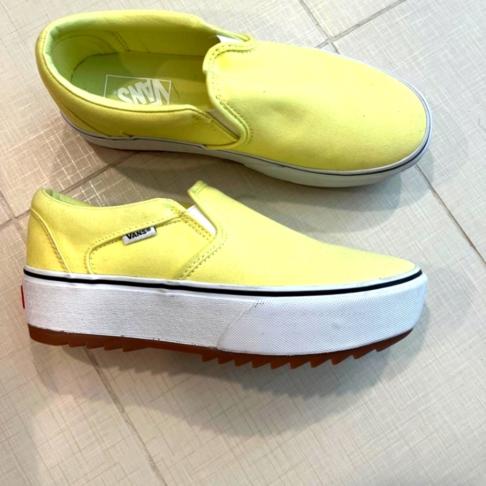 VANS Platform Sneaker- Size 9